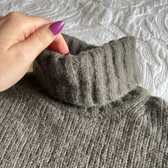 Everlane - The Cloud Turtleneck - Chunky - Moss - Picture 5 of 12